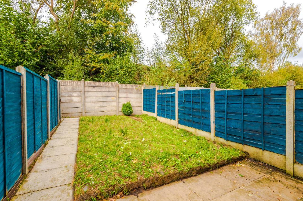 Manchester Comfortable 3 Bedroom House, Free Parking, Wifi & Disneyplus Worsley Dış mekan fotoğraf