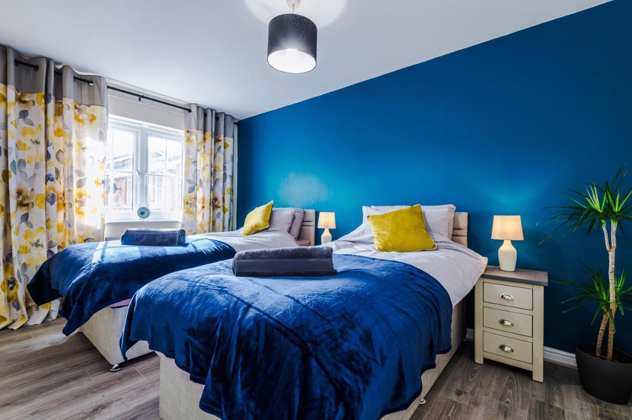 Manchester Comfortable 3 Bedroom House, Free Parking, Wifi & Disneyplus Worsley Dış mekan fotoğraf